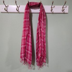 Women's Old Navy Soft Fringe Rayon Scarf Pink Plaid